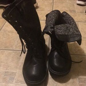 Combat boots